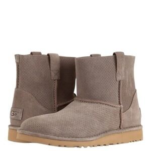 UGG CLASSIC UNLINED MINI PERF MOLE BOOTS SIZE 7
